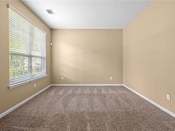 4th image of 633 Stonecreek Way