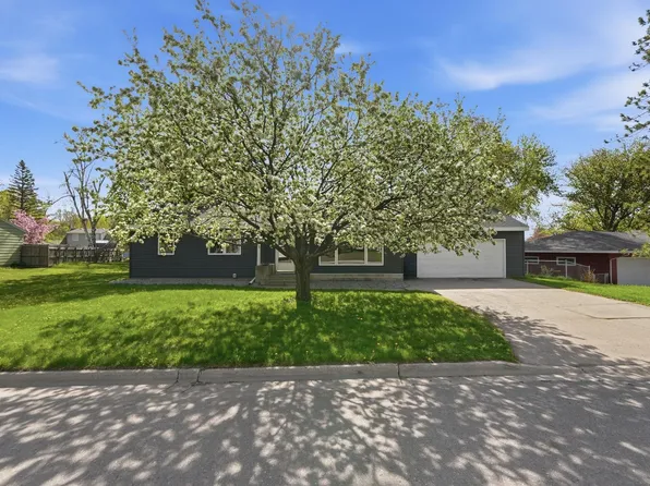 205 Victoria Dr, Alexandria, MN 56308