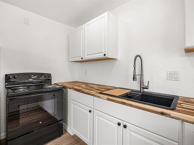 28096 Seven Sisters Rd #B — Photo 7