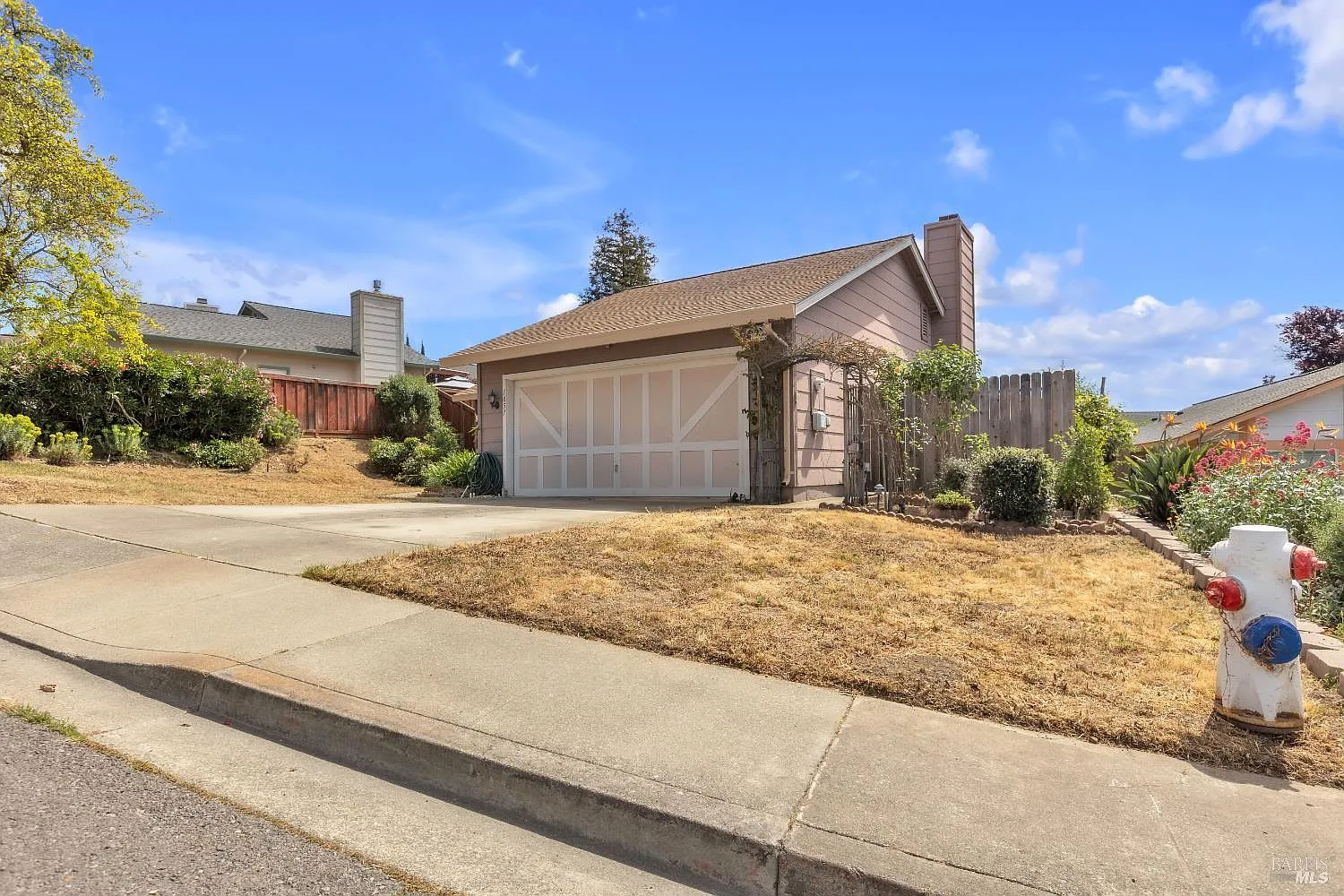 1057 Topsail Dr photo 1