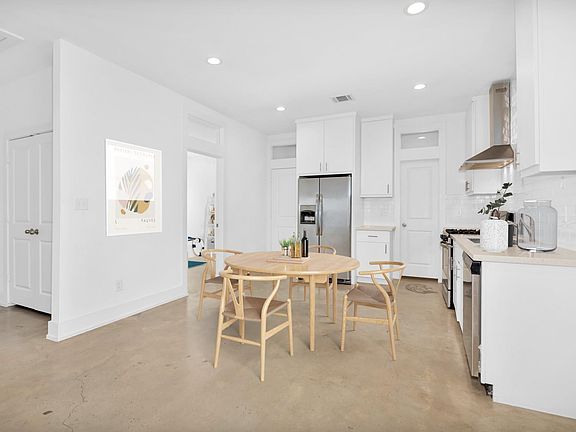 4th image of 603 Edgewood St #B