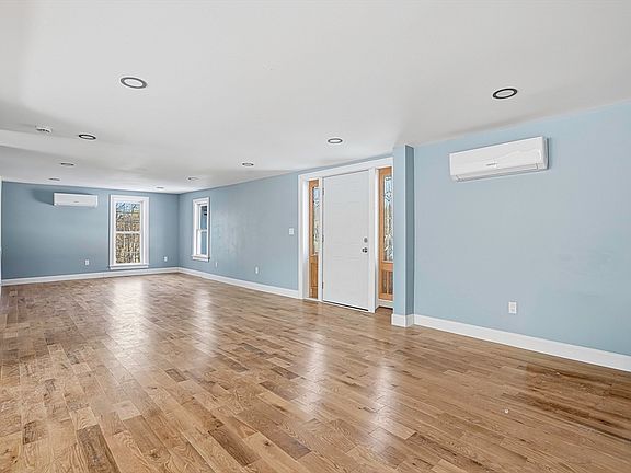 5th image of 140 Spring St