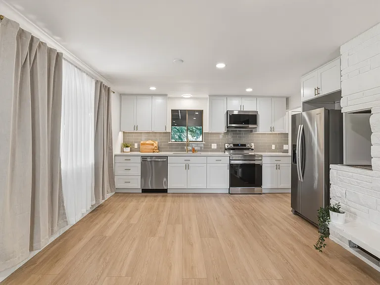 1366 SE High Ridge Ct — Photo 9