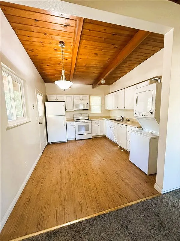 920 Pacific St — Photo 3