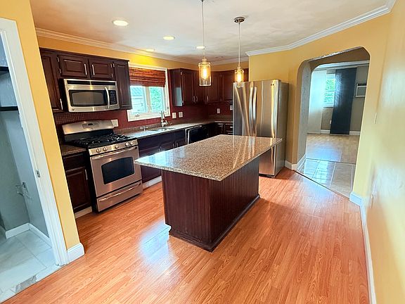 2nd image of 4 Six West St #2
