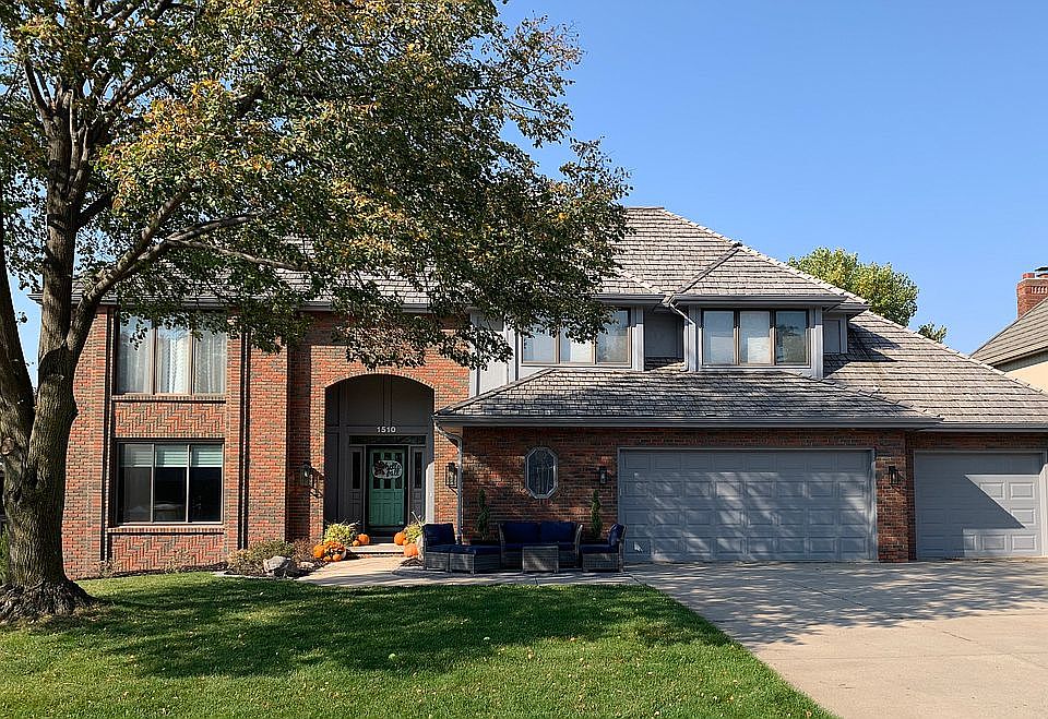 1st image of 1510 S 152nd Avenue Cir
