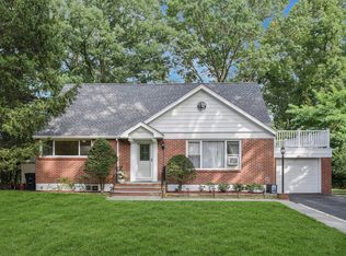 39 Avondale Rd, Harrison, NY 10528