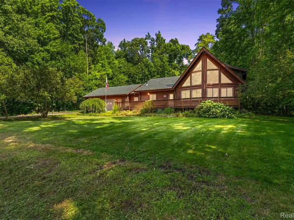 8340 Nichols Rd, Flushing, MI 48433