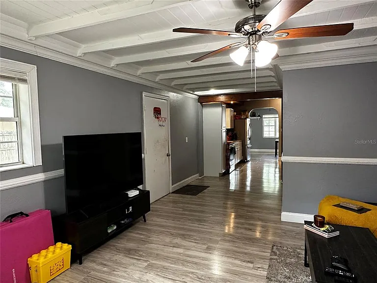 724 NE 17th Ave — Photo 15