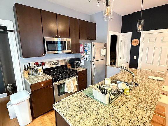 5th image of 1713 W Le Moyne St APT 2F