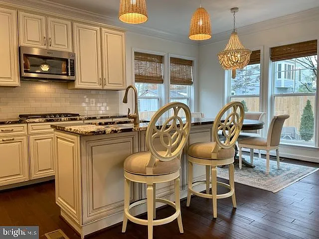 5 bed, 4.5 bath, 2682 sqft, $5,250 — Photo 4