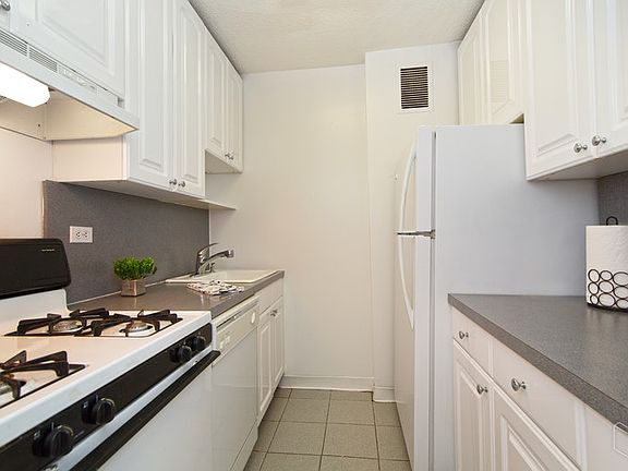 3rd image of 1659 2nd Ave #24E