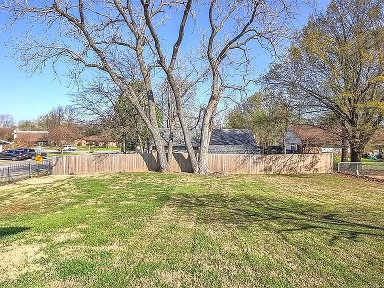 2604 W Hartford St — Photo 30