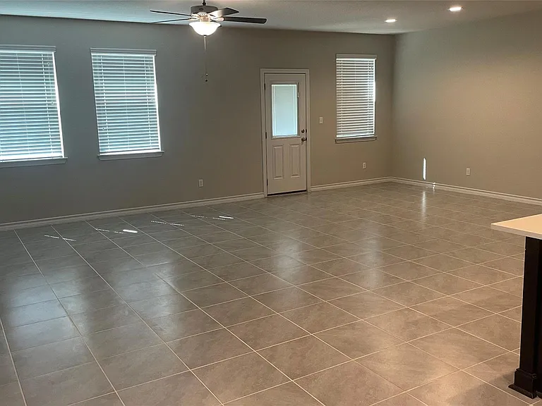 147 Mary Max Cir — Photo 10
