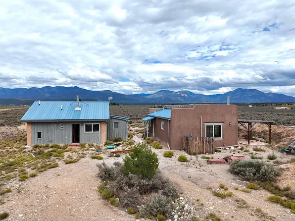 620 Tune Drive, Arroyo Hondo, NM 87513