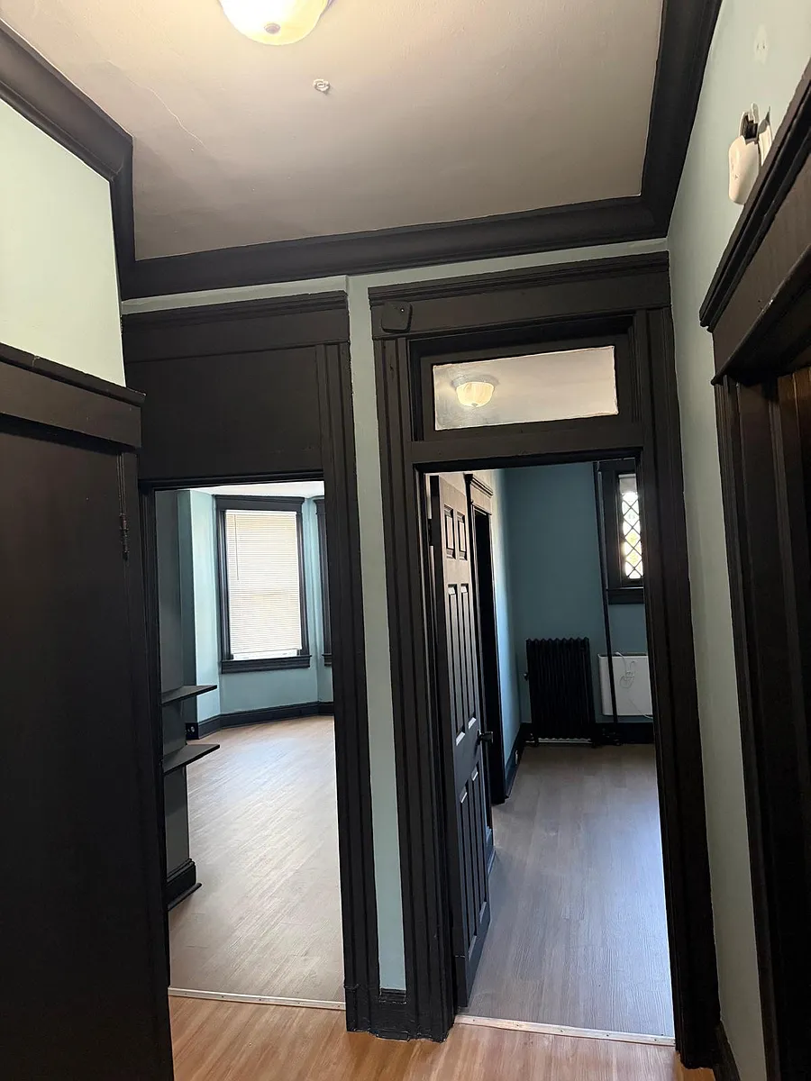 Building Photo - 213 W 29th St
