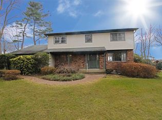 25 View Rd, Setauket, NY 11733