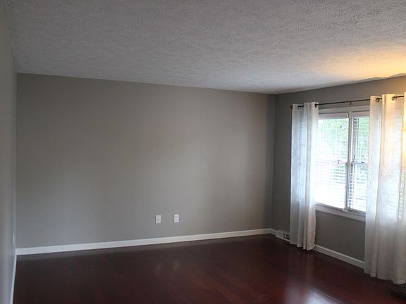 4th image of 716 Dicksonia Ct
