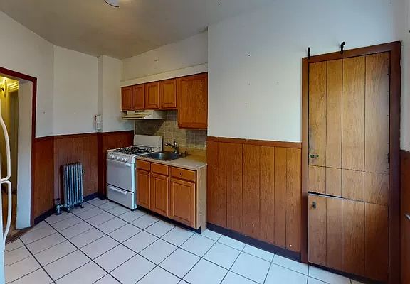 2nd image of 27-27 Crescent St