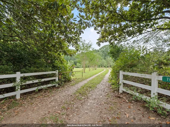 7042 Reed Rd, Saint Francisville, LA 70775