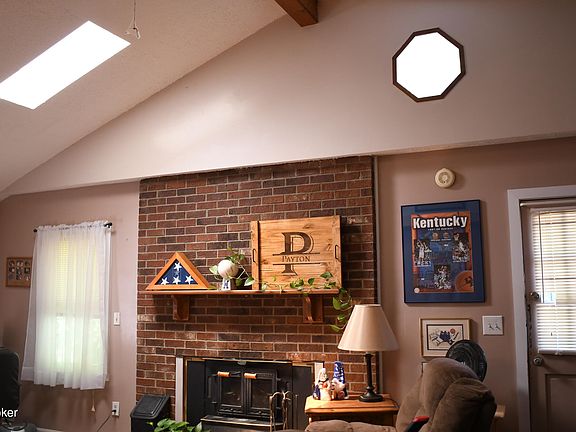 3rd image of 8103 Thixton Ln