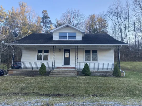 8747 McLean Ln, Athens, OH 45701