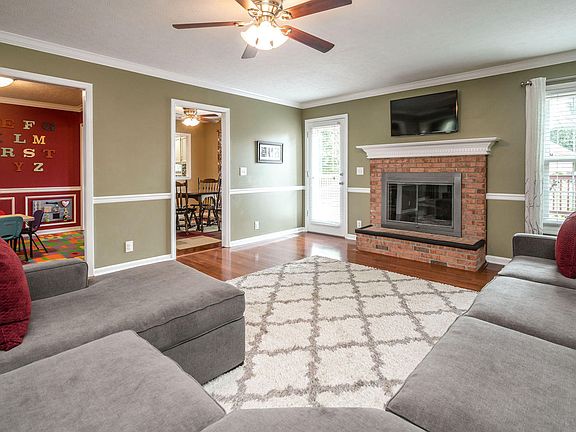 2nd image of 3613 Brookhollow Dr