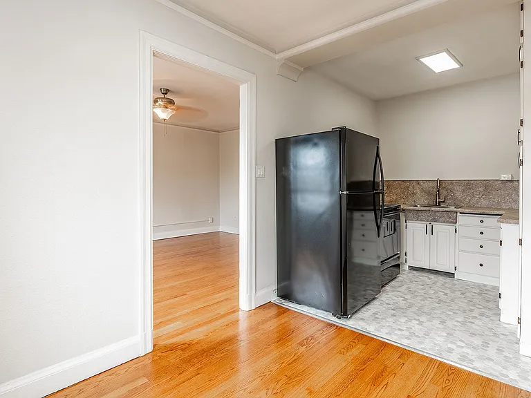 Charbern Apartments — Photo 8