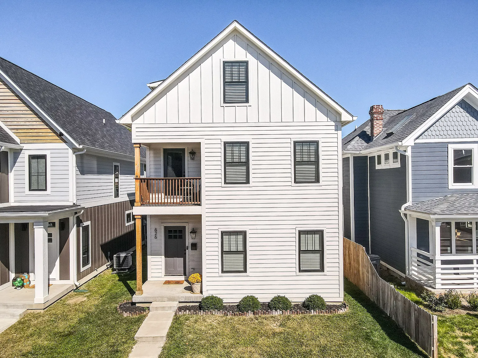 626 Terrace Ave photo 1