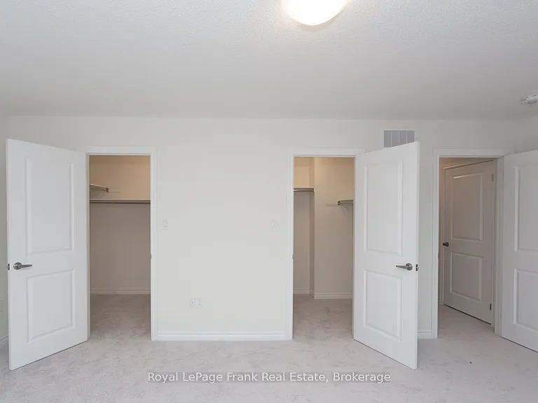 5 Hennessey Cres — Photo 39