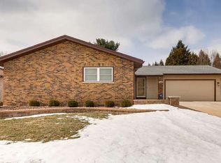 495 Shenandoah Trl, Elgin, IL 60123