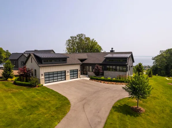 15877 Waters Edge Dr, Traverse City, MI 49686