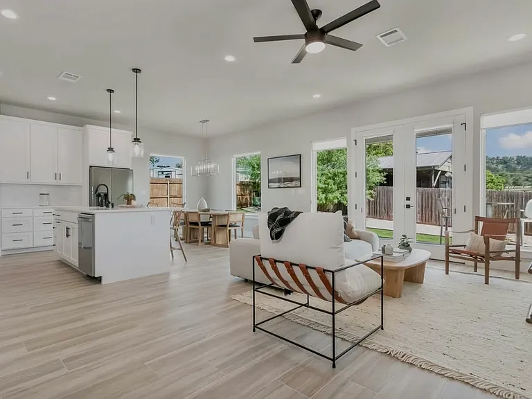 1606 Redwood Ct — Photo 8