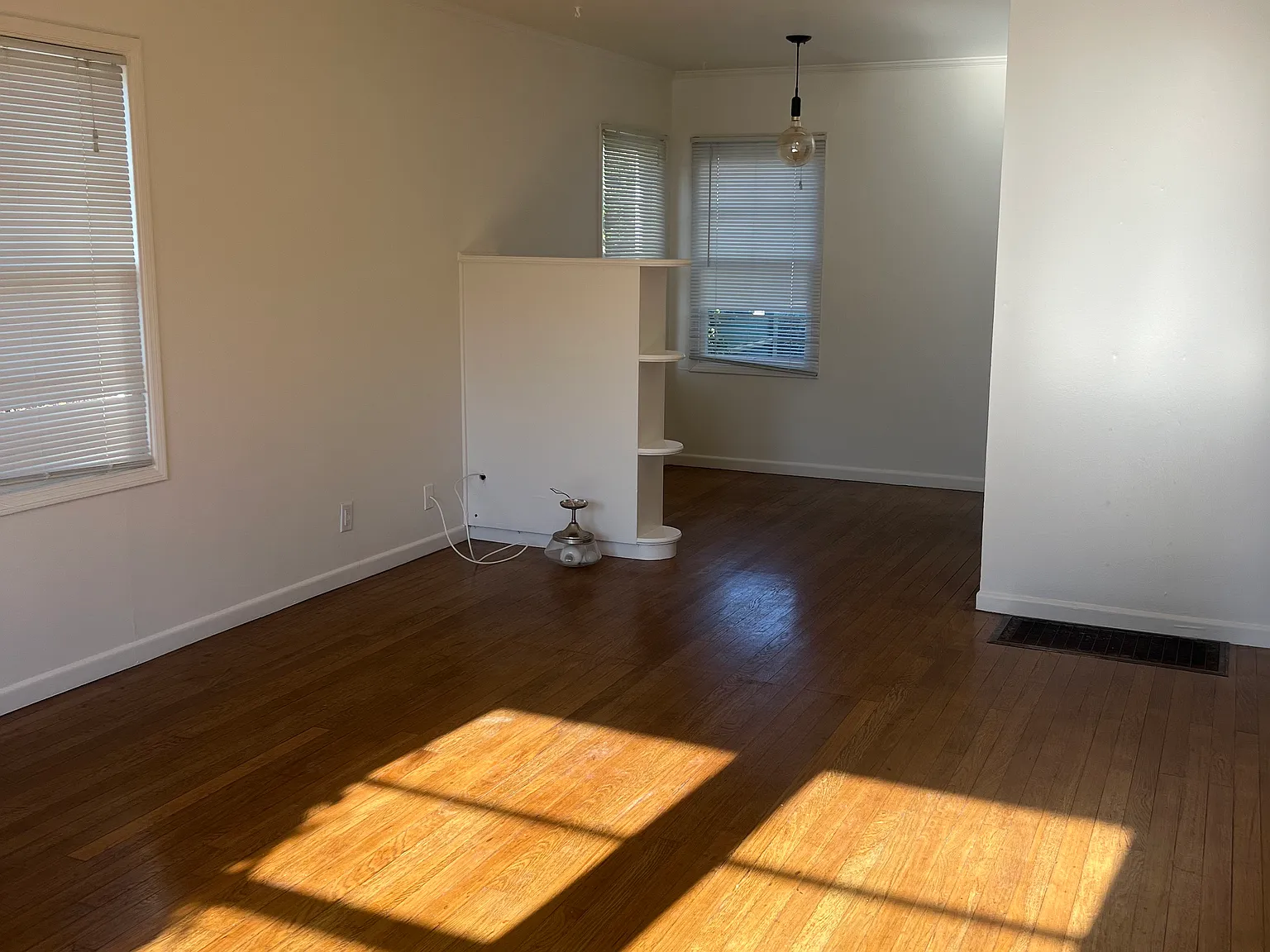 901 Jackson St — Photo 4