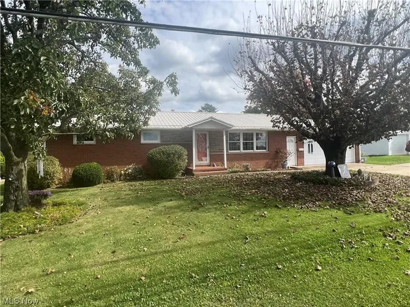 962 Canton Rd, Carrollton, OH 44615