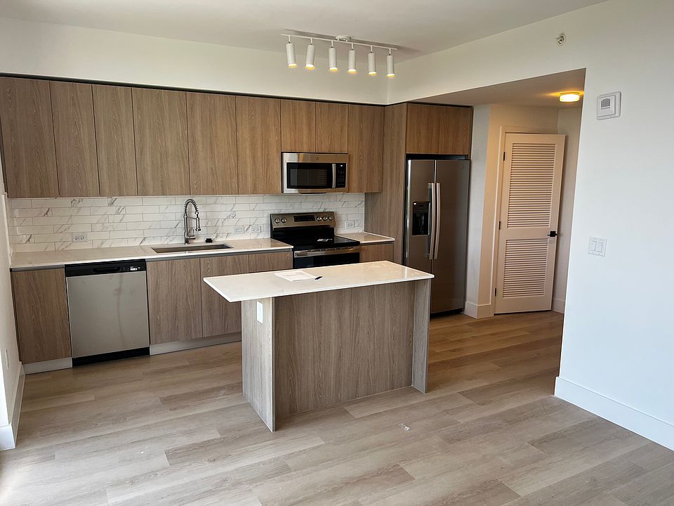 1st image of 2509 NE 182nd St #S