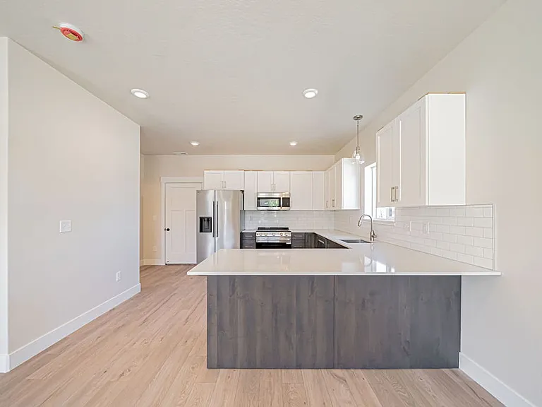 351 E Lorene St — Photo 7