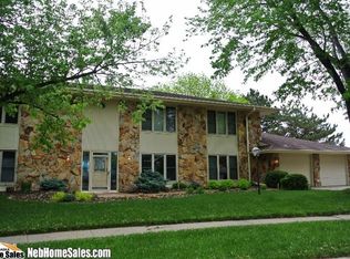 820 Manchester Cir, Lincoln, NE 68528