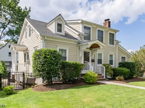 21 Duchamp Pl, Chatham Boro, NJ 07928
