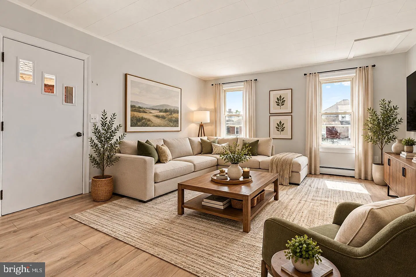 3 bed, 1.0 bath, 2816 sqft, $1,600 — Photo 3