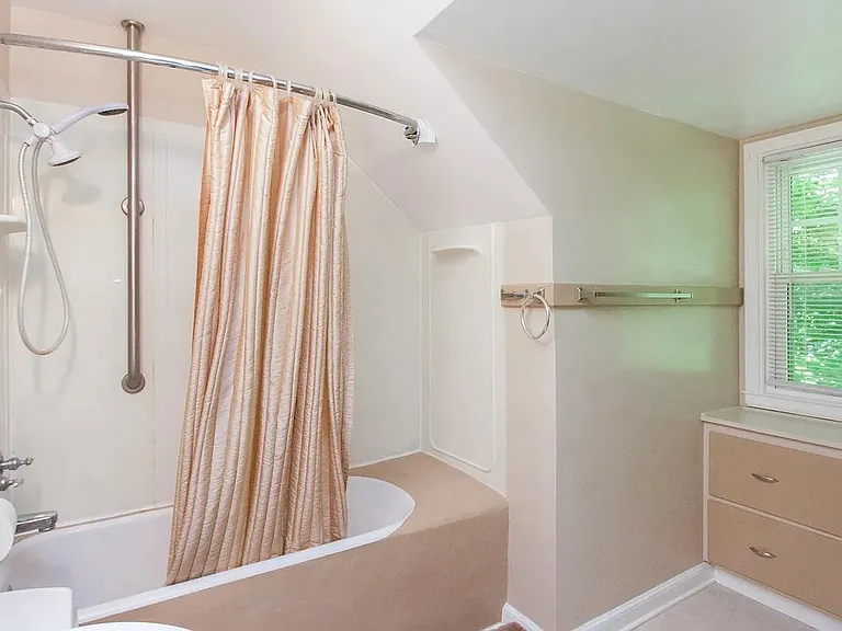 330 N Franklin Ave — Photo 11