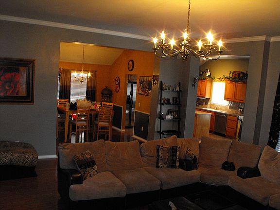 2nd image of 609 Applewood St