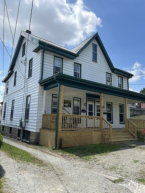 1st image of 457 W Main St