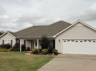 301 Scogin Dr, Tuscumbia, AL 35674