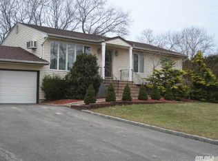 33 Yale St, Port Jefferson Station, NY 11776