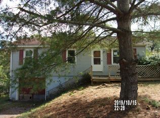 1202 Idlewylde Cir, Johnson City, TN 37601