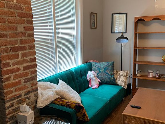 All windows have blinds