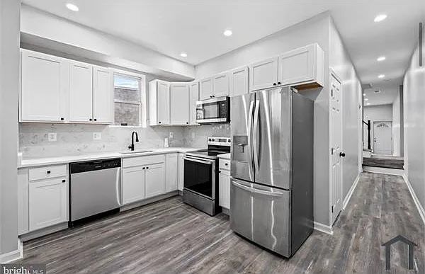 1918 E Lafayette Ave — Photo 5
