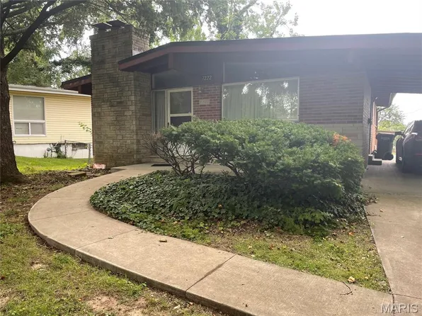 7222 Boellner Dr, Hazelwood, MO 63042