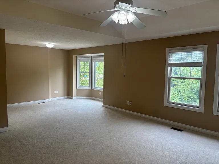 2122 Clinton St — Photo 21